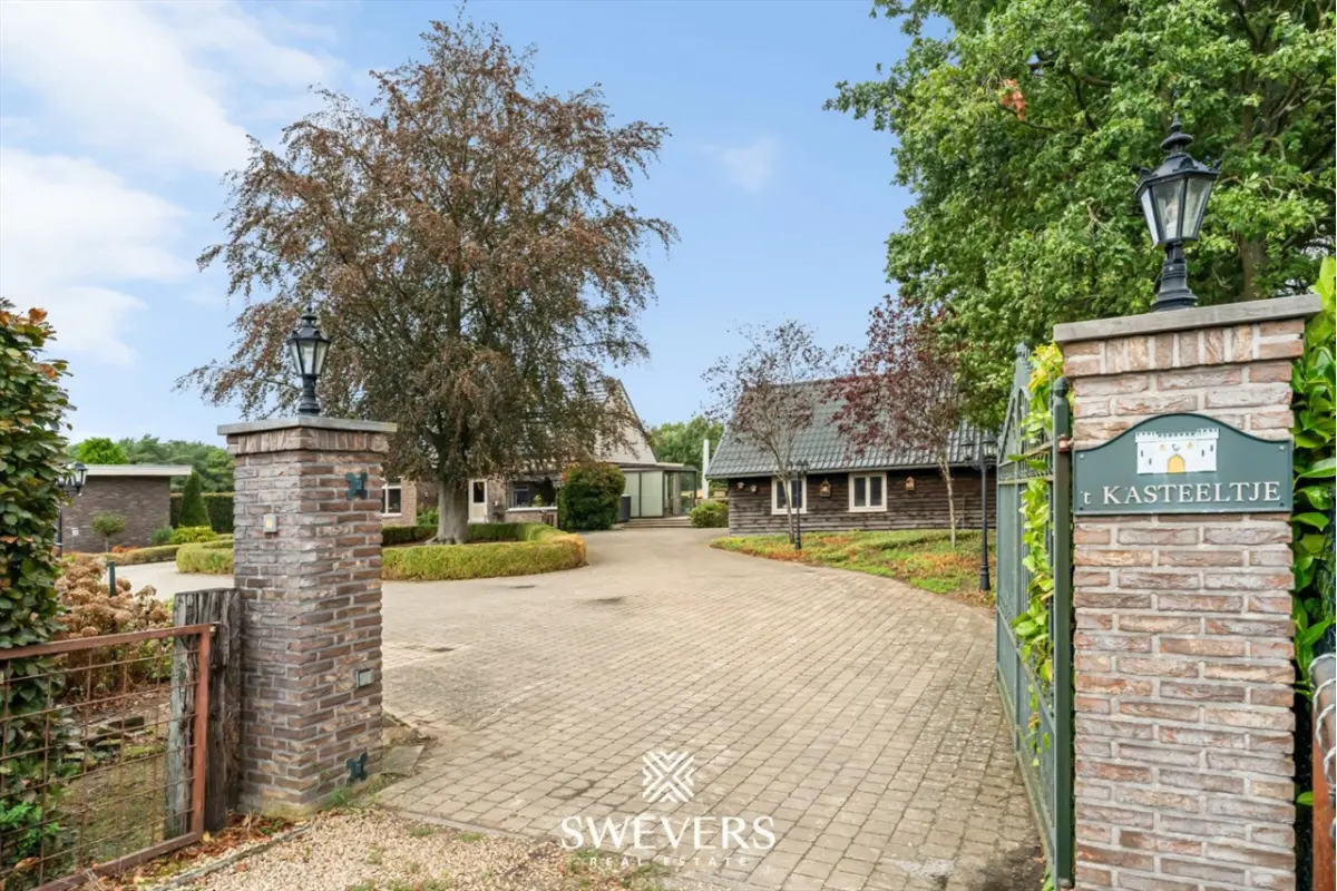 Bungalow te  koop in Leopoldsburg 3970 695000.00€ 6 slaapkamers 270.00m² - Zoekertje 806264