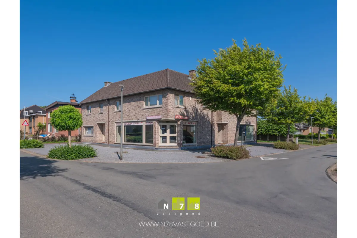 Handelszaak te  koop in Maaseik 3680 435000.00€  slaapkamers 110.00m² - Zoekertje 806735