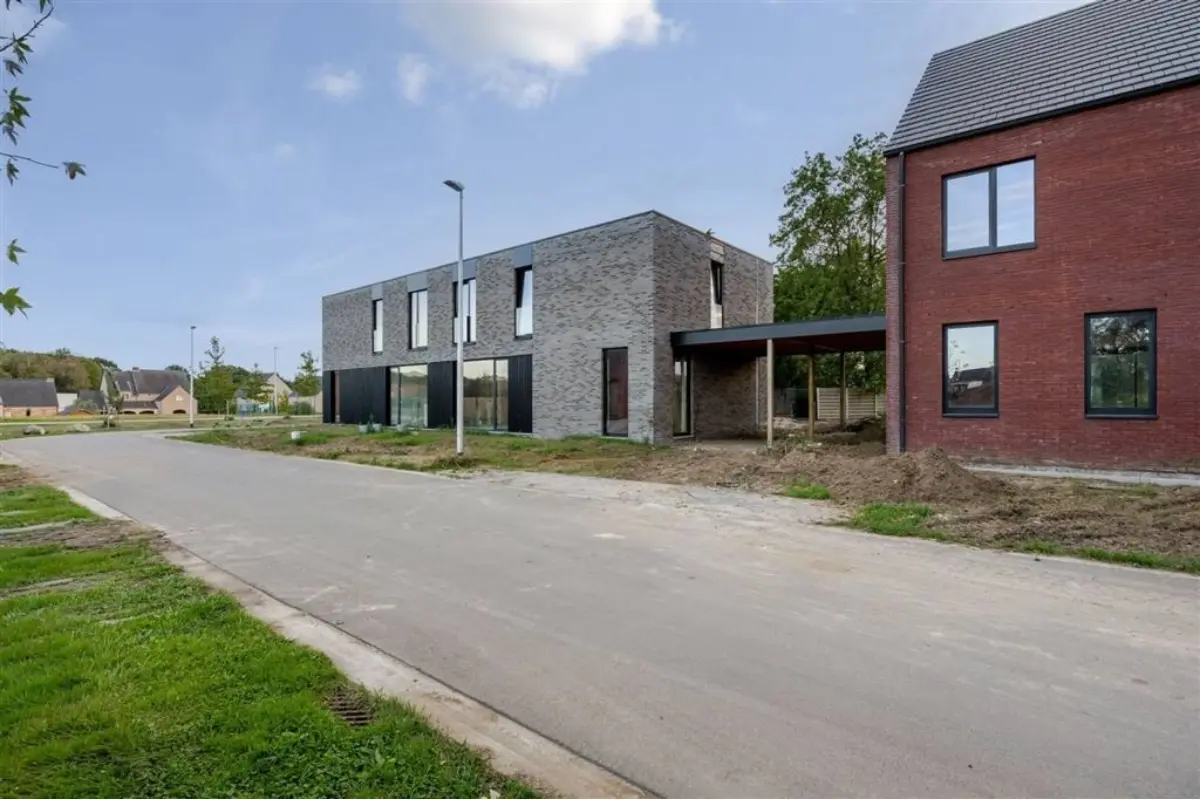 Huis te  koop in Paal 3583 425000.00€ 3 slaapkamers 198.00m² - Zoekertje 810018