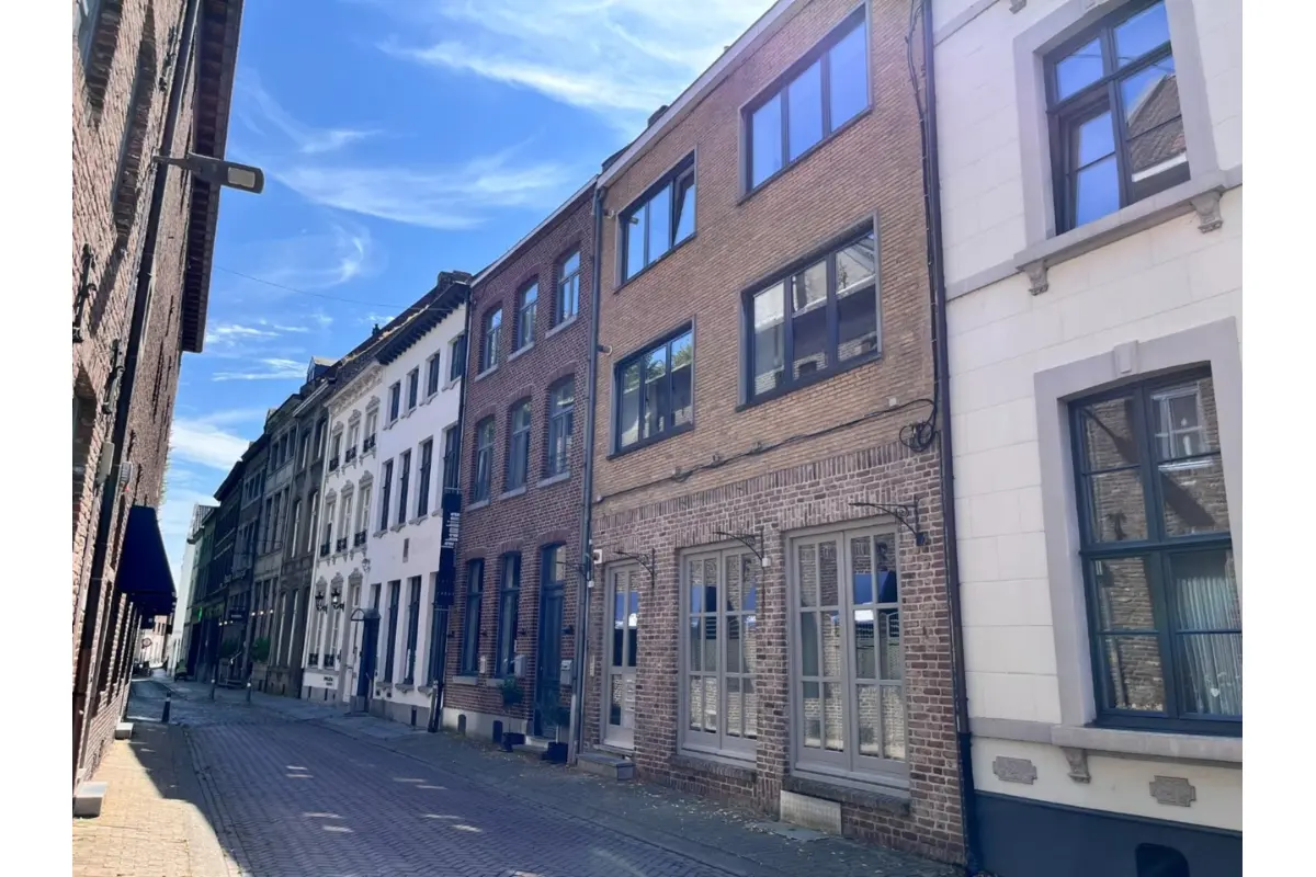 Appartement te  koop in Maaseik 3680 550000.00€  slaapkamers m² - Zoekertje 811108