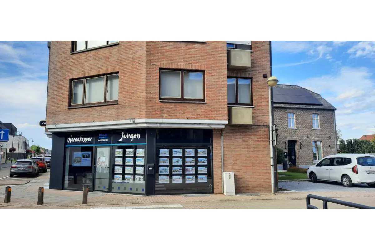 Handelszaak te  huur in Neeroeteren 3680 630.00€  slaapkamers m² - Zoekertje 811478