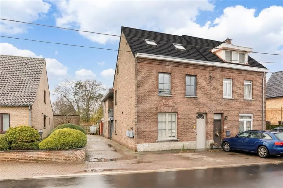 Appartement te  koop in Opitter 3960 0.00€ 5 slaapkamers 250.00m² - Zoekertje 814267