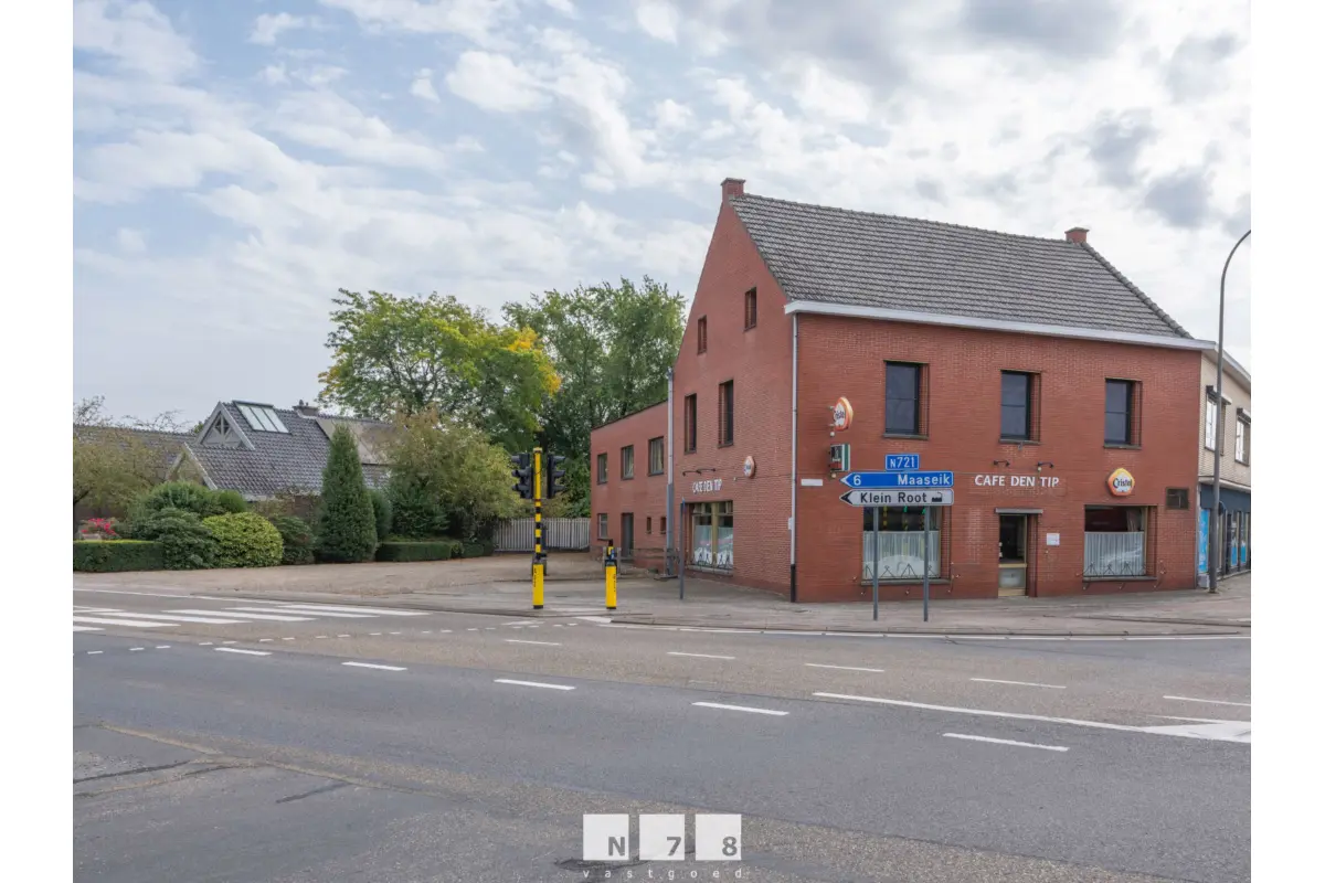 Handelszaak te  koop in Maaseik 3680 349000.00€  slaapkamers 435.00m² - Zoekertje 820065