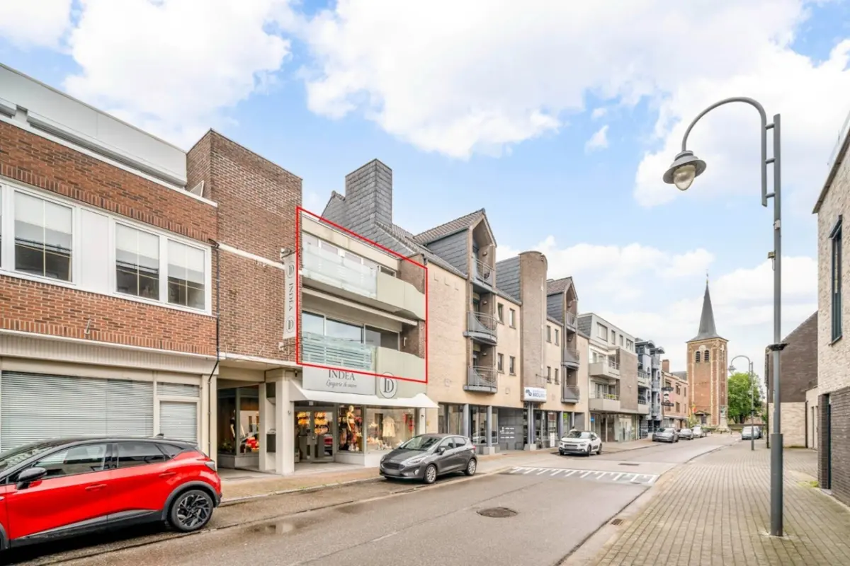 Appartement te  koop in Neeroeteren 3680 275000.00€ 4 slaapkamers m² - Zoekertje 821153