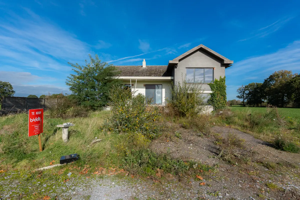 Huis te  koop in Houthalen-Helchteren 3530 157000.00€ 3 slaapkamers 335.00m² - Zoekertje 823394