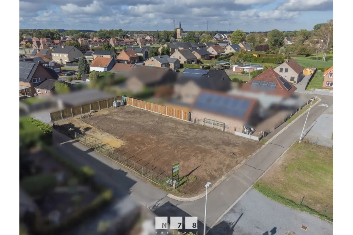 Grond te  koop in Maaseik 3680 135000.00€  slaapkamers m² - Zoekertje 823626