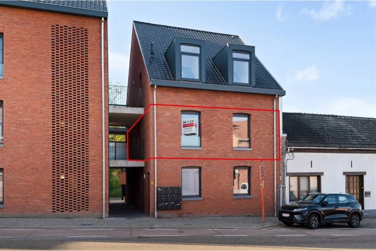 Appartement te  koop in Berg 3700 320000.00€ 2 slaapkamers 97.00m² - Zoekertje 829138